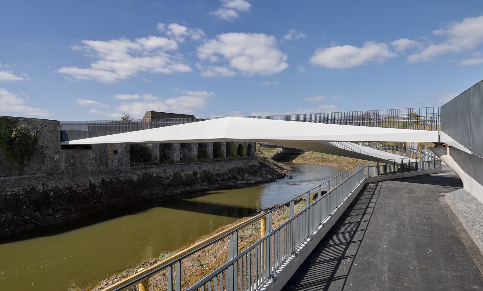 One day, a project : St. Philips Footbridge by Knights Architects