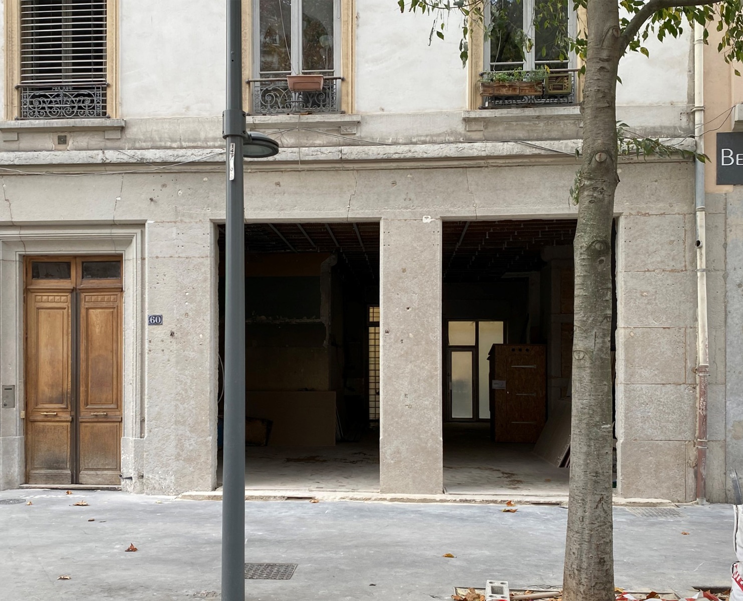Tertiaire-Lyon-Bureau Tabac-Rénovation-énergie-patrimoine-Façade après curage